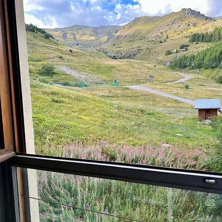 - Au Pieds Des Pistes Apartment